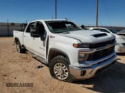 ✅ 2024 Chevrolet Silverado 2500HD LT • VIN: 1GC1YNEY5RF219605 • Лот: 90064945. Опубликован ранее на Copart с пробегом Не указан. Бесплатный доступ к архиву аукционных продаж из США и подробный отчёт об истории автомобиля на DreamBid. Изображение 4.