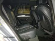 ✅ 2018 Audi SQ5 Premium Plus • VIN: WA1A4AFY8J2009301 • Лот: 37972503. Опубликован ранее на Copart с пробегом 171 418 миль. Бесплатный доступ к архиву аукционных продаж из США и подробный отчёт об истории автомобиля на DreamBid. Изображение 11.