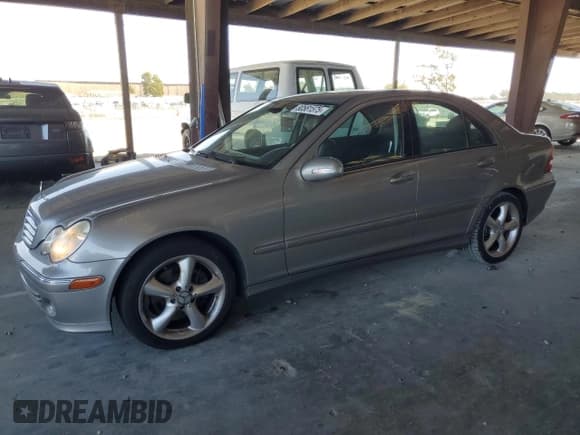 ✅ 2005 Mercedes-Benz C 320 • VIN: WDBRF64J65F672627 • Lot: 80581575. Wystawiony na Copart z przebiegiem 142 083 mil. Bezpłatny archiwum sprzedaży aukcyjnych z USA i szczegółowy raport historii pojazdu na DreamBid. Zdjęcie 1.