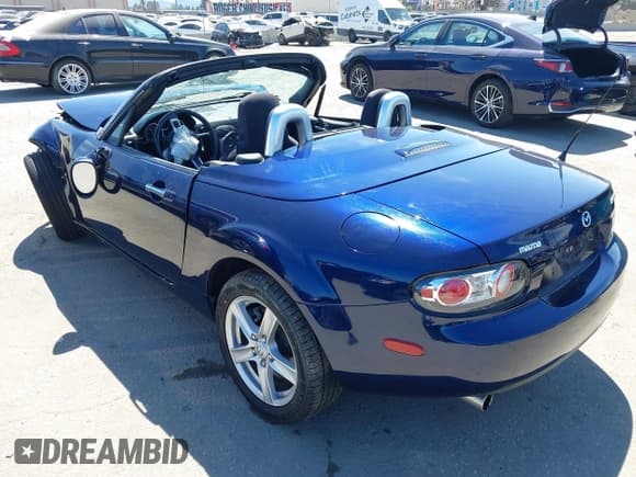 ✅ 2008 Mazda MX-5 Miata Grand Touring • VIN: JM1NC26F780156830 • Lot: 42017749. Wystawiony na IAAI z przebiegiem 80 279 mil. Bezpłatny archiwum sprzedaży aukcyjnych z USA i szczegółowy raport historii pojazdu na DreamBid. Zdjęcie 3.