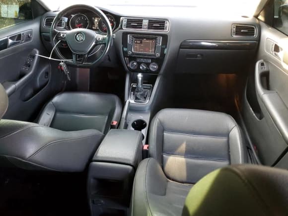 ✅ 2016 Volkswagen Jetta SEL • VIN: 3VWL17AJXGM396582 • Lot: 91821485. Listed on Copart with 105,330 mi. Free auction sales archive from the USA and detailed vehicle history report at DreamBid. Image 8.