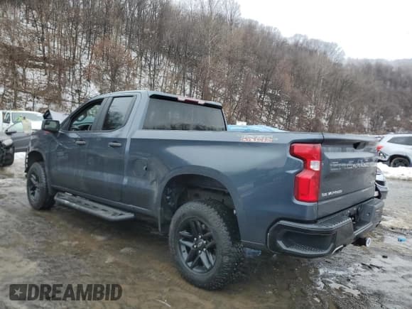 ✅ 2020 Chevrolet Silverado 1500 Custom Trail Boss • VIN: 1GCRYCEF3LZ255689 • Lot: 45220315. Wystawiony na Copart z przebiegiem Nie podano. Bezpłatny archiwum sprzedaży aukcyjnych z USA i szczegółowy raport historii pojazdu na DreamBid. Zdjęcie 2.