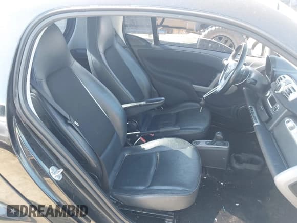 ✅ 2015 Smart fortwo Passion • VIN: WMEEJ3BA1FK804199 • Лот: 43852838. Опубликован ранее на IAAI с пробегом 115 448 миль. Бесплатный доступ к архиву аукционных продаж из США и подробный отчёт об истории автомобиля на DreamBid. Изображение 8.