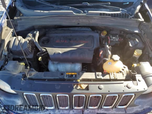 ✅ 2018 Jeep Renegade Latitude • VIN: ZACCJABB6JPH04360 • Lot: 90702305. Wystawiony na Copart z przebiegiem 173 058 mil. Bezpłatny archiwum sprzedaży aukcyjnych z USA i szczegółowy raport historii pojazdu na DreamBid. Zdjęcie 12.