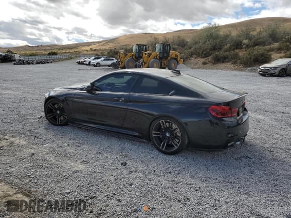 ✅ 2015 BMW M4 • VIN: WBS3R9C56FK335137 • Лот: 84062215. Опубликован ранее на Copart с пробегом 92 116 миль. Бесплатный доступ к архиву аукционных продаж из США и подробный отчёт об истории автомобиля на DreamBid. Изображение 2.