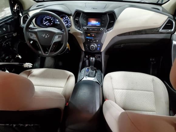 ✅ 2017 Hyundai Santa Fe 2.4L • VIN: 5XYZTDLB8HG452416 • Лот: 55933064. Опубликован ранее на Copart с пробегом 84 038 миль. Бесплатный доступ к архиву аукционных продаж из США и подробный отчёт об истории автомобиля на DreamBid. Изображение 8.