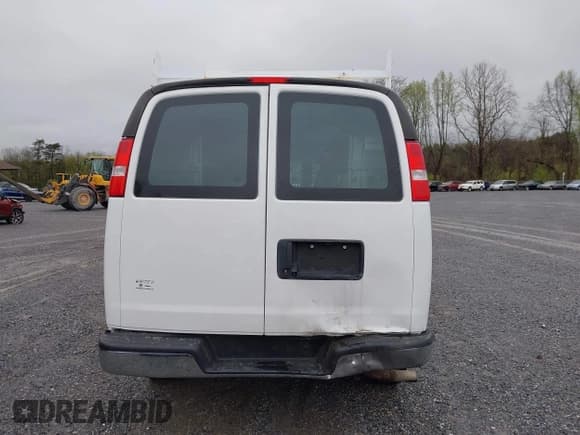 ✅ 2021 Chevrolet Express Cargo • VIN: 1GCWGAF7XM1217071 • Lot: 41959458. Wystawiony na IAAI z przebiegiem 42 596 mil. Bezpłatny archiwum sprzedaży aukcyjnych z USA i szczegółowy raport historii pojazdu na DreamBid. Zdjęcie 16.