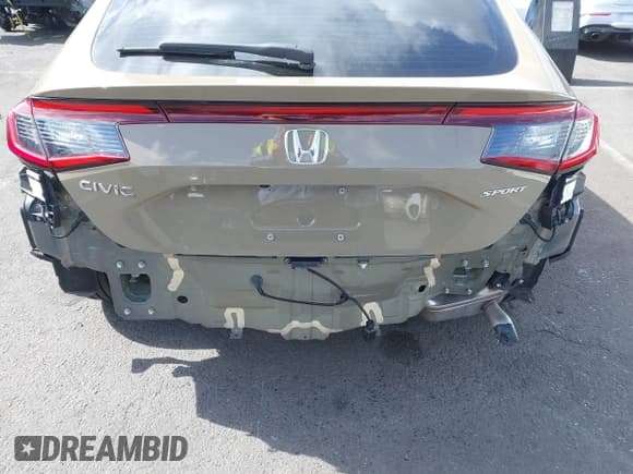 ✅ 2025 Honda Civic Sport • VIN: 19XFL2H82SE004200 • Lot: 43309820. Listed on IAAI with 14,909 mi. Free auction sales archive from the USA and detailed vehicle history report at DreamBid. Image 6.