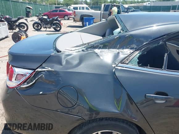 2014 Chevrolet Malibu LS z VIN 1G11A5SL1EF250060, wystawiony jako IAAI lot #42547248 z przebiegiem 112 363 mil mil oraz . Historia ofert i sprzedaży dostępna na DreamBid. Obrazek 6.