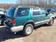 ✅ 1997 Chevrolet Blazer LS • VIN: 1GNDT13W3V2147849 • Lot: 41605551. Listed on IAAI with 208,546 mi miles. Access the free auction sales archive from the USA and view a detailed vehicle history report at DreamBid. Image 4.