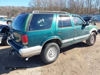 ✅ 1997 Chevrolet Blazer LS • VIN: 1GNDT13W3V2147849 • Lot: 41605551. Wystawiony na IAAI z przebiegiem 208 546 mil. Bezpłatny archiwum sprzedaży aukcyjnych z USA i szczegółowy raport historii pojazdu na DreamBid. Zdjęcie 4.