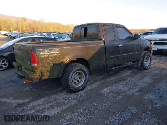 ✅ 1999 Ford F-150 • VIN: 1FTRX18W5XNA56112 • Lot: 43812267. Wystawiony na IAAI z przebiegiem Nie podano. Bezpłatny archiwum sprzedaży aukcyjnych z USA i szczegółowy raport historii pojazdu na DreamBid. Zdjęcie 4.