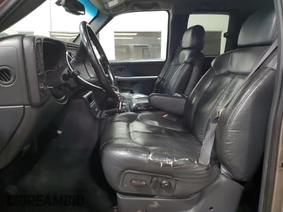 ✅ 2001 Chevrolet Silverado 2500HD LS • VIN: 1GCHK29U01E261048 • Лот: 71836145. Опубликован ранее на Copart с пробегом 94 197 миль. Бесплатный доступ к архиву аукционных продаж из США и подробный отчёт об истории автомобиля на DreamBid. Изображение 7.