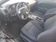 ✅ 2010 Dodge Challenger SE • VIN: 2B3CJ4DV9AH104119 • Lot: 47699975. Wystawiony na Copart z przebiegiem 144 066 mil. Bezpłatny archiwum sprzedaży aukcyjnych z USA i szczegółowy raport historii pojazdu na DreamBid. Zdjęcie 8.