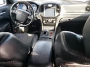 ✅ 2013 Chrysler 300 S • VIN: 2C3CCAGG4DH590142 • Лот: 88952055. Опубликован ранее на Copart с пробегом 146 325 миль. Бесплатный доступ к архиву аукционных продаж из США и подробный отчёт об истории автомобиля на DreamBid. Изображение 8.