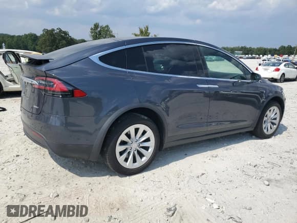✅ 2017 Tesla Model X 90D • VIN: 5YJXCDE23HF044191 • Lot: 70591435. Wystawiony na Copart z przebiegiem 103 208 mil. Bezpłatny archiwum sprzedaży aukcyjnych z USA i szczegółowy raport historii pojazdu na DreamBid. Zdjęcie 3.