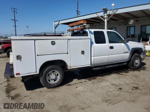 ✅ 2006 Chevrolet Silverado 1500 • VIN: 1GBHC29U16E253470 • Лот: 60060335. Опубликован ранее на Copart с пробегом 131 617 миль. Бесплатный доступ к архиву аукционных продаж из США и подробный отчёт об истории автомобиля на DreamBid. Изображение 3.