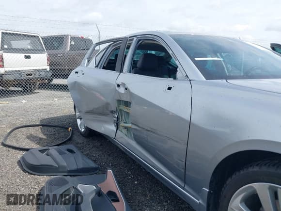 ✅ 2021 Acura TLX Technology • VIN: 19UUB6F41MA002737 • Lot: 41925713. Wystawiony na IAAI z przebiegiem 28 599 mil. Bezpłatny archiwum sprzedaży aukcyjnych z USA i szczegółowy raport historii pojazdu na DreamBid. Zdjęcie 6.