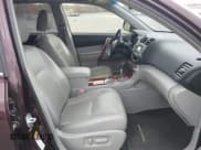 ✅ 2013 Toyota Highlander Limited • VIN: JTEDC3EH7D2017120 • Lot: 42060409. Listed on IAAI with 122,721 mi. Free auction sales archive from the USA and detailed vehicle history report at DreamBid. Image 5.