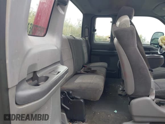 ✅ 2002 Ford F-250 XL • VIN: 1FTNX21F62EC40515 • Lot: 43483289. Wystawiony na IAAI z przebiegiem 213 619 mil. Bezpłatny archiwum sprzedaży aukcyjnych z USA i szczegółowy raport historii pojazdu na DreamBid. Zdjęcie 8.