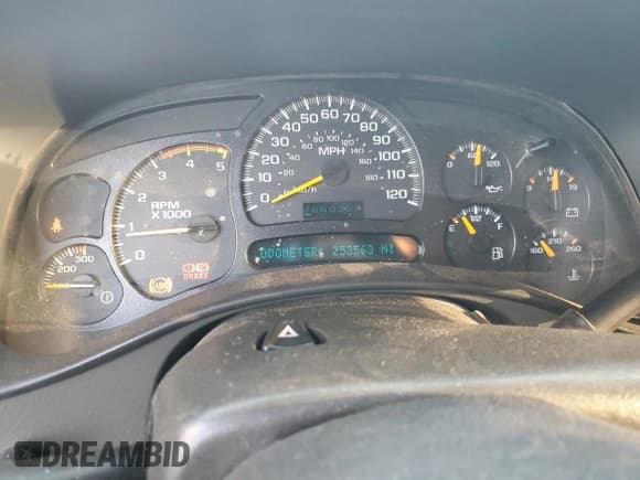 ✅ 2005 Chevrolet Silverado 2500HD LS • VIN: 1GCHK23275F936725 • Lot: 80801935. Listed on Copart with 253,563 mi. Free auction sales archive from the USA and detailed vehicle history report at DreamBid. Image 9.