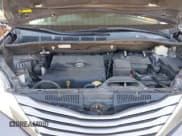 ✅ 2015 Toyota Sienna XLE • VIN: 5TDYK3DC4FS605793 • Lot: 43236785. Wystawiony na IAAI z przebiegiem 153 759 mil. Bezpłatny archiwum sprzedaży aukcyjnych z USA i szczegółowy raport historii pojazdu na DreamBid. Zdjęcie 10.