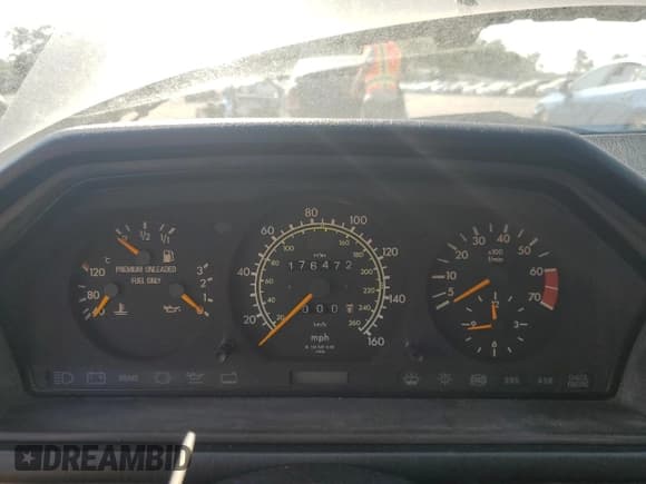 ✅ 1995 Mercedes-Benz 400 E • VIN: WDBEA34E9SC174613 • Lot: 62151715. Wystawiony na Copart z przebiegiem 176 472 mil. Bezpłatny archiwum sprzedaży aukcyjnych z USA i szczegółowy raport historii pojazdu na DreamBid. Zdjęcie 10.