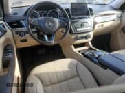 ✅ 2017 Mercedes-Benz GLE 350 • VIN: 4JGDA5HB4HA821508 • Lot: 42847235. Wystawiony na Copart z przebiegiem 67 869 mil. Bezpłatny archiwum sprzedaży aukcyjnych z USA i szczegółowy raport historii pojazdu na DreamBid. Zdjęcie 8.