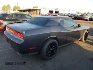 ✅ 2013 Dodge Challenger SXT • VIN: 2C3CDYAGXDH705146 • Lot: 72805364. Wystawiony na Copart z przebiegiem 101 561 mil. Bezpłatny archiwum sprzedaży aukcyjnych z USA i szczegółowy raport historii pojazdu na DreamBid. Zdjęcie 3.
