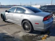 ✅ 2014 Dodge Charger SE • VIN: 2C3CDXBG0EH147527 • Lot: 43621242. Wystawiony na IAAI z przebiegiem 133 042 mil. Bezpłatny archiwum sprzedaży aukcyjnych z USA i szczegółowy raport historii pojazdu na DreamBid. Zdjęcie 3.