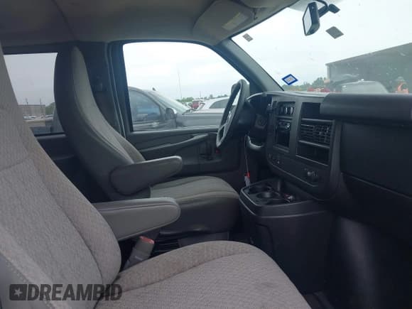 ✅ 2013 Chevrolet Express Passenger 1LT • VIN: 1GAZGYFG0D1117737 • Lot: 42320524. Wystawiony na IAAI z przebiegiem 103 968 mil. Bezpłatny archiwum sprzedaży aukcyjnych z USA i szczegółowy raport historii pojazdu na DreamBid. Zdjęcie 5.