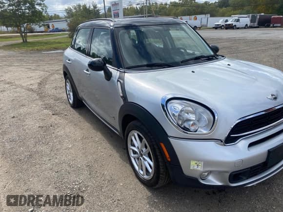 ✅ 2015 MINI Countryman S • VIN: WMWZC5C56FWP44644 • Lot: 74400054. Wystawiony na Copart z przebiegiem 138 116 mil. Bezpłatny archiwum sprzedaży aukcyjnych z USA i szczegółowy raport historii pojazdu na DreamBid. Zdjęcie 1.