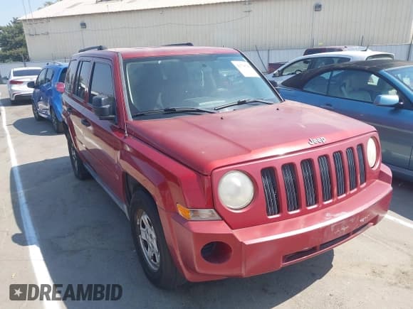 ✅ 2008 Jeep Patriot Sport • VIN: 1J8FT28088D703943 • Lot: 42738705. Wystawiony na IAAI z przebiegiem 195 234 mil. Bezpłatny archiwum sprzedaży aukcyjnych z USA i szczegółowy raport historii pojazdu na DreamBid. Zdjęcie 1.