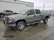 ✅ 2006 Chevrolet Silverado 2500HD LT2 • VIN: 1GCHC23U06F178646 • Лот: 93594115. Опубликован ранее на Copart с пробегом 252 232 миль. Бесплатный доступ к архиву аукционных продаж из США и подробный отчёт об истории автомобиля на DreamBid. Изображение 1.