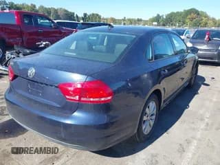 ✅ 2014 Volkswagen Passat S • VIN: 1VWAT7A32EC066324 • Lot: 43459539. Wystawiony na IAAI z przebiegiem 145 828 mil. Bezpłatny archiwum sprzedaży aukcyjnych z USA i szczegółowy raport historii pojazdu na DreamBid. Zdjęcie 4.