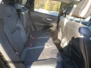 ✅ 2023 Jeep Cherokee Altitude Lux • VIN: 1C4PJMMB0PD103520 • Lot: 87125115. Wystawiony na Copart z przebiegiem 9 528 mil. Bezpłatny archiwum sprzedaży aukcyjnych z USA i szczegółowy raport historii pojazdu na DreamBid. Zdjęcie 11.