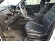 ✅ 2022 Chevrolet Traverse RS • VIN: 1GNERJKW9NJ187685 • Lot: 55070595. Wystawiony na Copart z przebiegiem 56 857 mil. Bezpłatny archiwum sprzedaży aukcyjnych z USA i szczegółowy raport historii pojazdu na DreamBid. Zdjęcie 7.