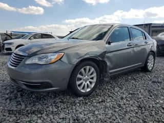 ✅ 2013 Chrysler 200 Touring • VIN: 1C3CCBBB3DN676437 • Лот: 85431585. Опубликован ранее на Copart с пробегом 80 778 миль. Бесплатный доступ к архиву аукционных продаж из США и подробный отчёт об истории автомобиля на DreamBid. Изображение 1.