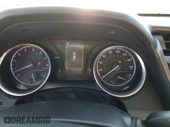 2019 Toyota Camry LE z VIN 4T1B11HK0KU850297, wystawiony jako Copart lot #86070935 z przebiegiem 213 970 mil mil oraz Czysty tytuł • Clean title. Historia ofert i sprzedaży dostępna na DreamBid. Obrazek 9.