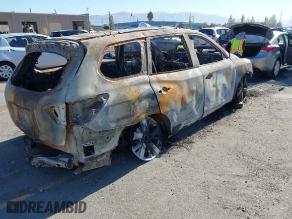 ✅ 2014 Nissan Pathfinder SL • VIN: 5N1AR2MN4EC679056 • Lot: 43400605. Wystawiony na IAAI z przebiegiem Nie podano. Bezpłatny archiwum sprzedaży aukcyjnych z USA i szczegółowy raport historii pojazdu na DreamBid. Zdjęcie 4.