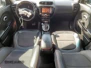 ✅ 2018 Kia Soul + • VIN: KNDJX3AA2J7591515 • Лот: 84728145. Опубликован ранее на Copart с пробегом 57 767 миль. Бесплатный доступ к архиву аукционных продаж из США и подробный отчёт об истории автомобиля на DreamBid. Изображение 8.