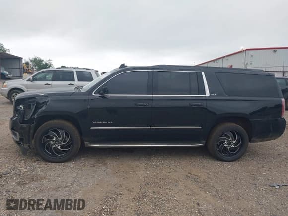 ✅ 2015 GMC Yukon XL SLT • VIN: 1GKS1HKC7FR645636 • Lot: 42093086. Wystawiony na IAAI z przebiegiem 206 189 mil. Bezpłatny archiwum sprzedaży aukcyjnych z USA i szczegółowy raport historii pojazdu na DreamBid. Zdjęcie 15.