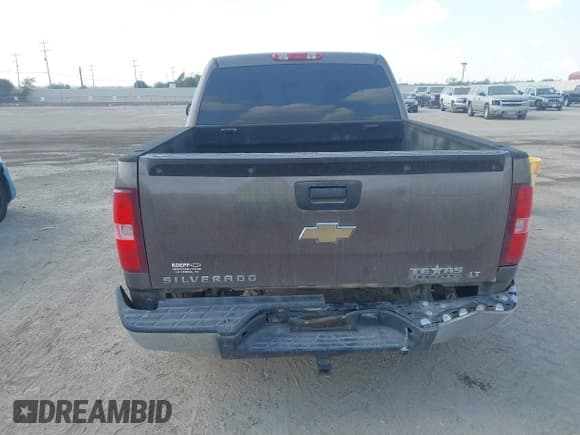 ✅ 2007 Chevrolet Silverado 1500 1LT • VIN: 2GCEC13J371676450 • Lot: 43393972. Wystawiony na IAAI z przebiegiem 313 790 mil. Bezpłatny archiwum sprzedaży aukcyjnych z USA i szczegółowy raport historii pojazdu na DreamBid. Zdjęcie 6.