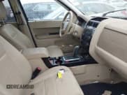 ✅ 2009 Ford Escape Limited • VIN: 1FMCU94G09KB77240 • Lot: 42321802. Wystawiony na IAAI z przebiegiem 143 127 mil. Bezpłatny archiwum sprzedaży aukcyjnych z USA i szczegółowy raport historii pojazdu na DreamBid. Zdjęcie 5.