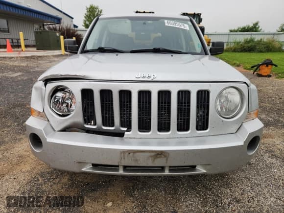 ✅ 2008 Jeep Patriot Sport • VIN: 1J8FF28W98D729673 • Lot: 66095575. Wystawiony na Copart z przebiegiem 111 429 mil. Bezpłatny archiwum sprzedaży aukcyjnych z USA i szczegółowy raport historii pojazdu na DreamBid. Zdjęcie 5.