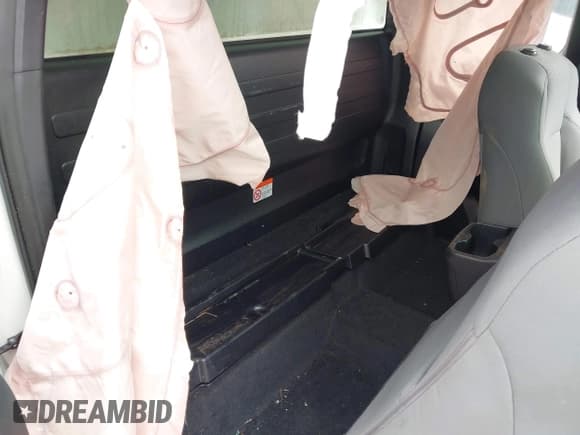 ✅ 2016 Toyota Tacoma SR • VIN: 5TFSX5EN0GX040506 • Lot: 42856059. Listed on IAAI with 223,577 mi. Free auction sales archive from the USA and detailed vehicle history report at DreamBid. Image 8.