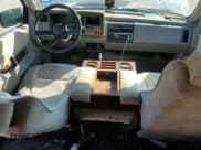 ✅ 1993 GMC Suburban • VIN: 1GDFK16K8PJ758624 • Лот: 85284985. Опубликован ранее на Copart с пробегом 199 025 миль. Бесплатный доступ к архиву аукционных продаж из США и подробный отчёт об истории автомобиля на DreamBid. Изображение 8.