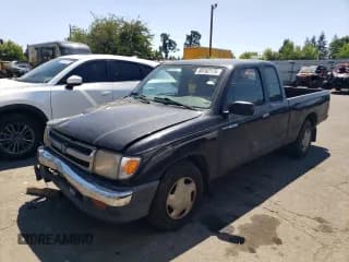 ✅ 1998 Toyota Tacoma • VIN: 4TAVL52N3WZ072927 • Лот: 68162175. Опубликован ранее на Copart с пробегом 239 388 миль. Бесплатный доступ к архиву аукционных продаж из США и подробный отчёт об истории автомобиля на DreamBid. Изображение 1.