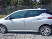 ✅ 2022 Nissan LEAF S • VIN: 1N4AZ1BVXNC560287 • Lot: 42884266. Wystawiony na IAAI z przebiegiem 24 377 mil. Bezpłatny archiwum sprzedaży aukcyjnych z USA i szczegółowy raport historii pojazdu na DreamBid. Zdjęcie 14.