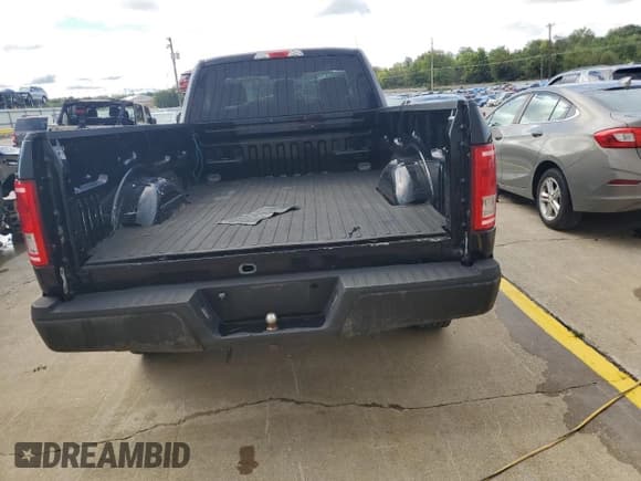 ✅ 2016 Ford F-150 XL • VIN: 1FTMF1E80GKE78809 • Lot: 82128535. Wystawiony na Copart z przebiegiem 117 544 mil. Bezpłatny archiwum sprzedaży aukcyjnych z USA i szczegółowy raport historii pojazdu na DreamBid. Zdjęcie 6.